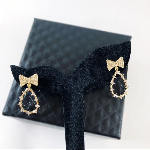 👏🏼14K Gold Plated Stud Earrings - Picture 10 of 10